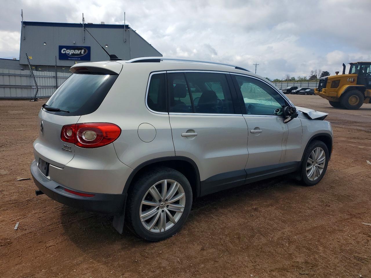 2011 VOLKSWAGEN TIGUAN S photo 5