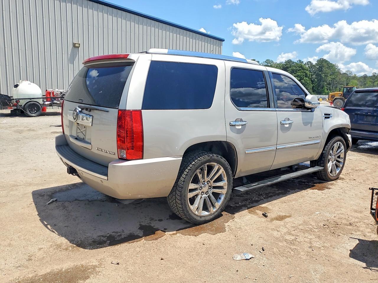 2008 CADILLAC ESCALADE LUXURY photo 5