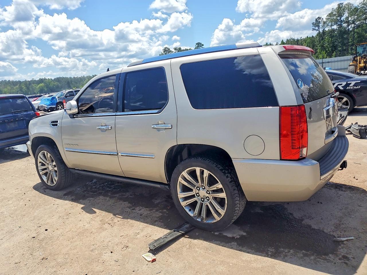 2008 CADILLAC ESCALADE LUXURY photo 3