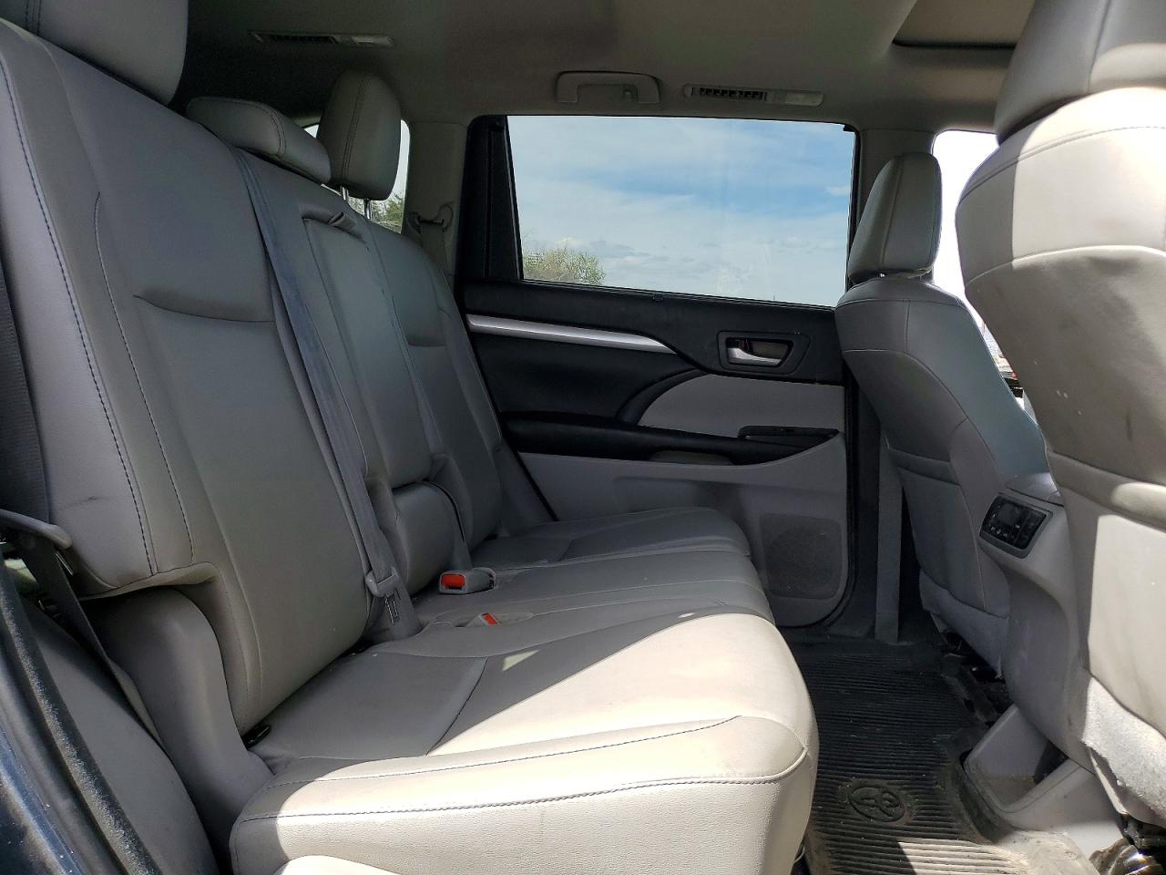2017 TOYOTA HIGHLANDER XLE photo 11