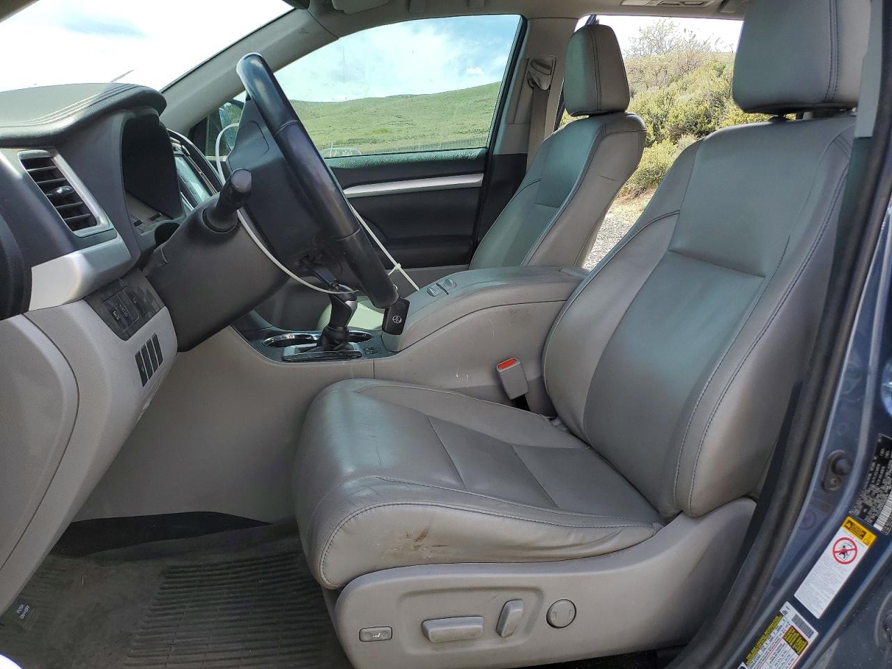 2017 TOYOTA HIGHLANDER XLE photo 7