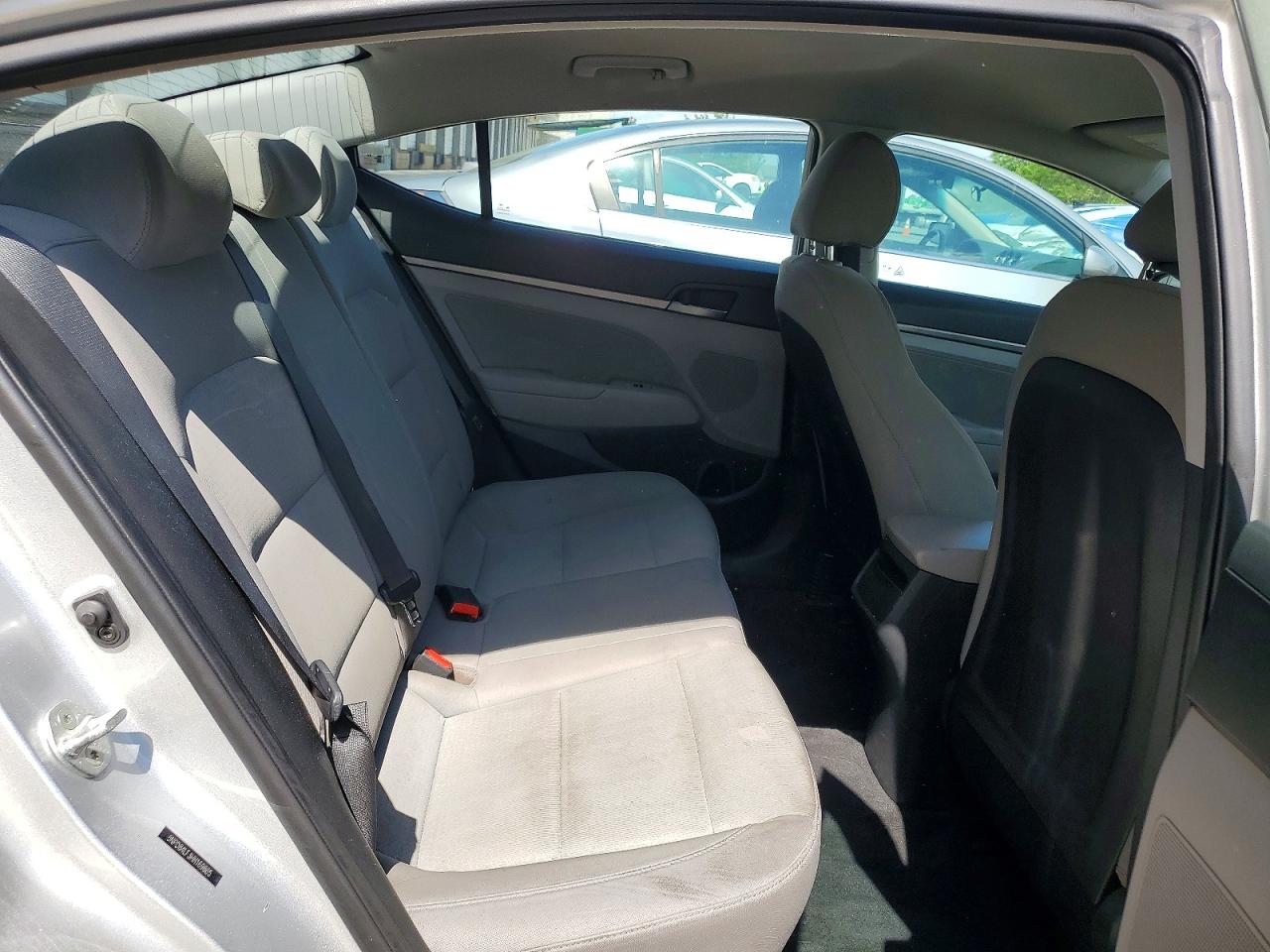 2017 HYUNDAI ELANTRA SE photo 10