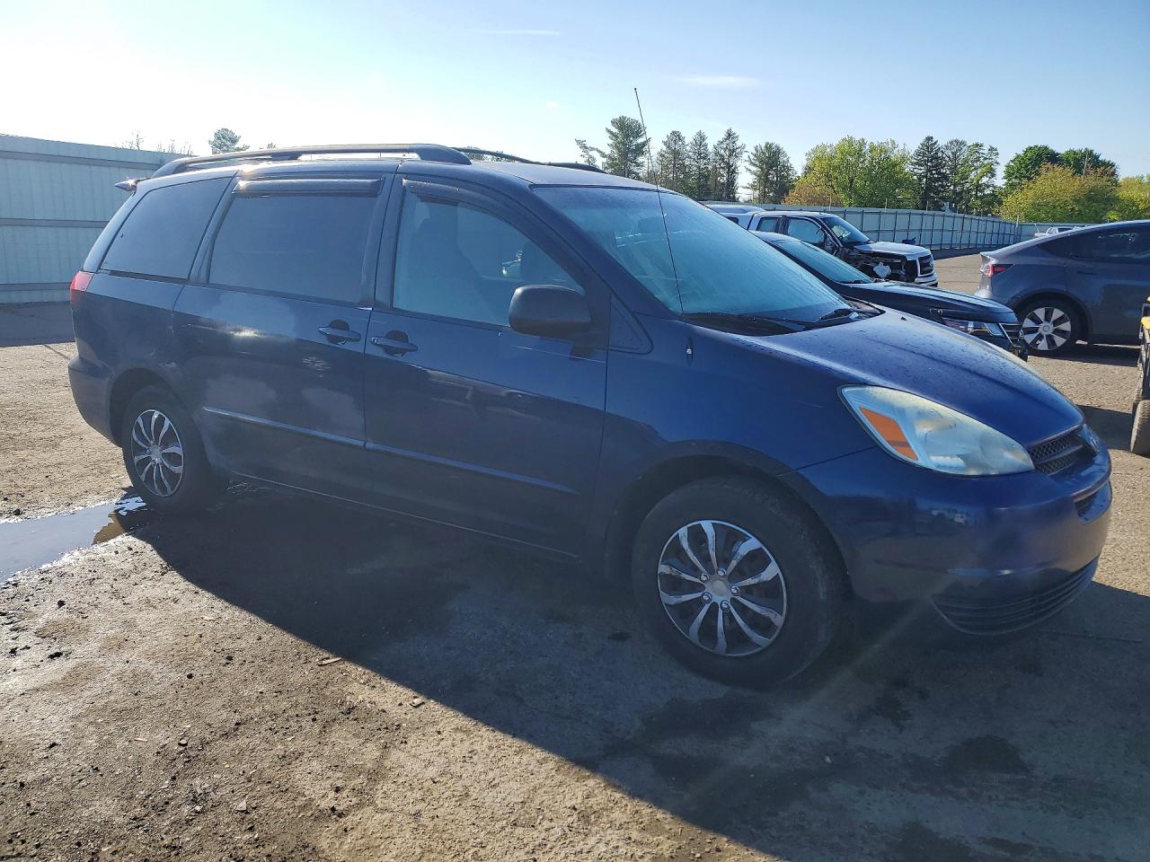 2004 TOYOTA SIENNA LE 8 PASSENGER photo 7