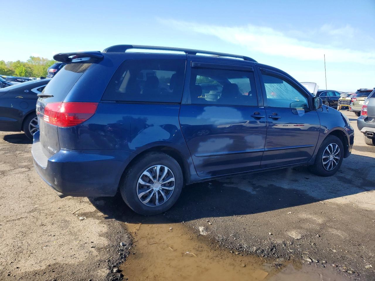 2004 TOYOTA SIENNA LE 8 PASSENGER photo 5