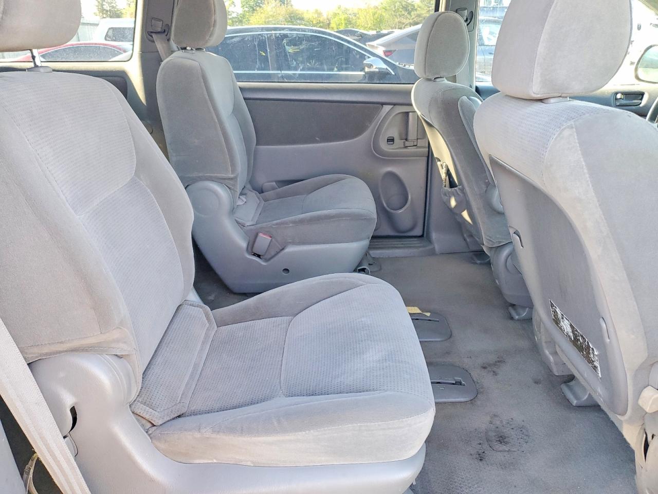 2004 TOYOTA SIENNA LE 8 PASSENGER photo 21