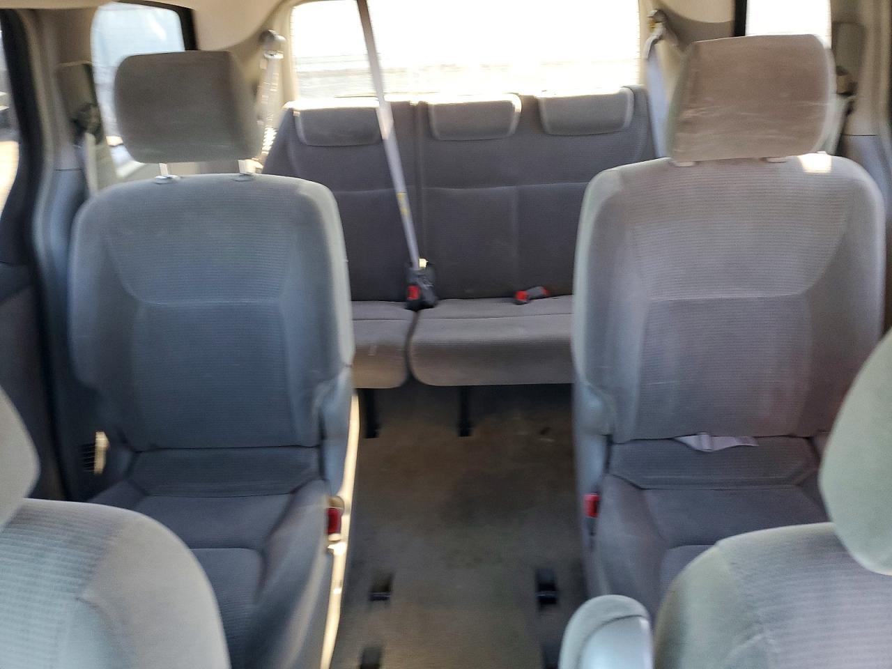 2004 TOYOTA SIENNA LE 8 PASSENGER photo 19