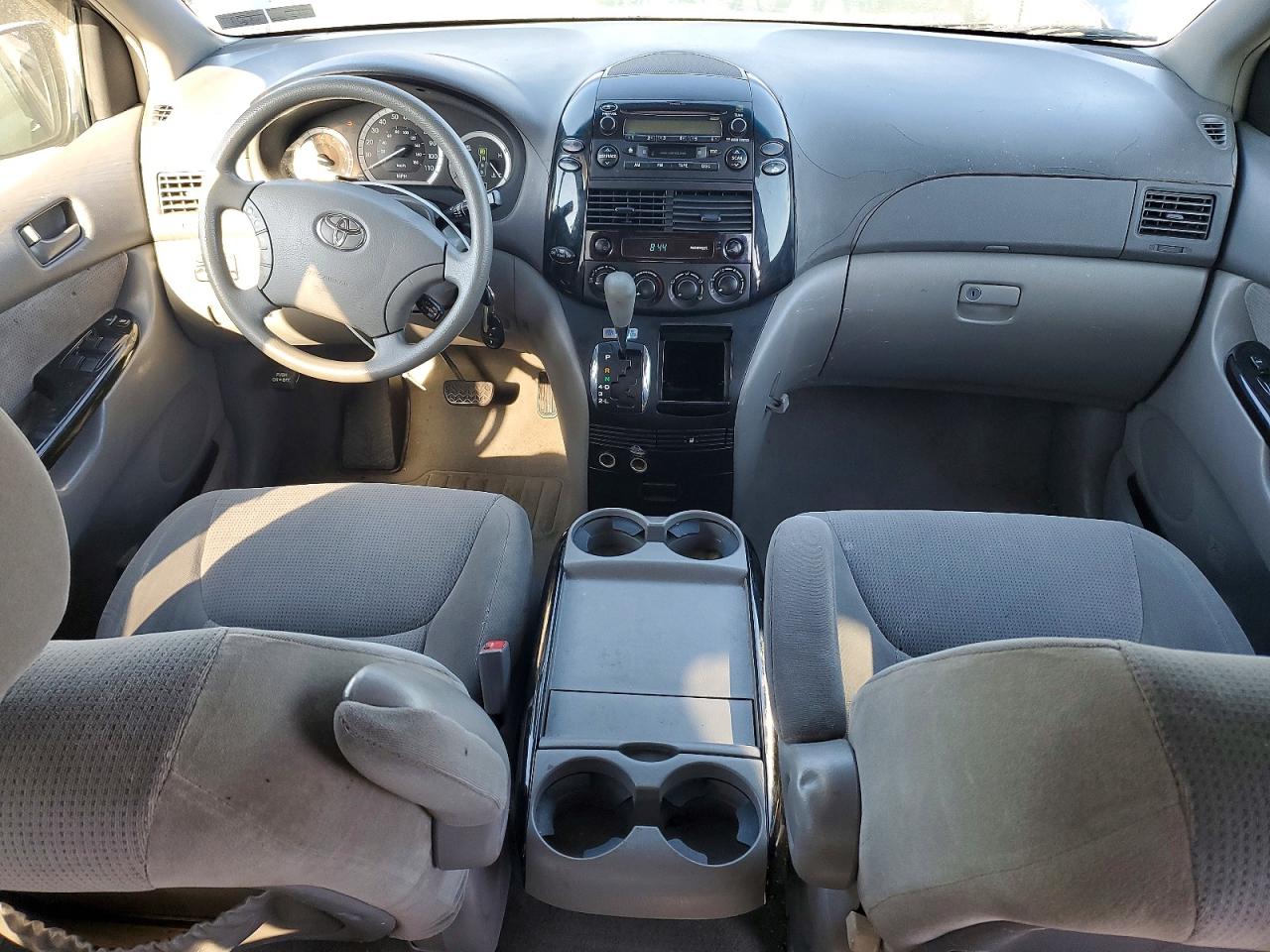 2004 TOYOTA SIENNA LE 8 PASSENGER photo 15