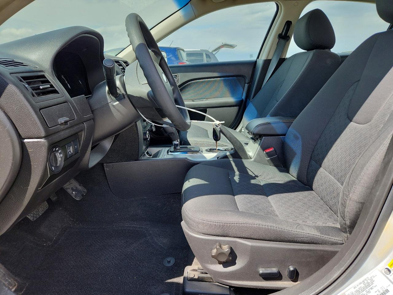 2011 FORD FUSION SE photo 19