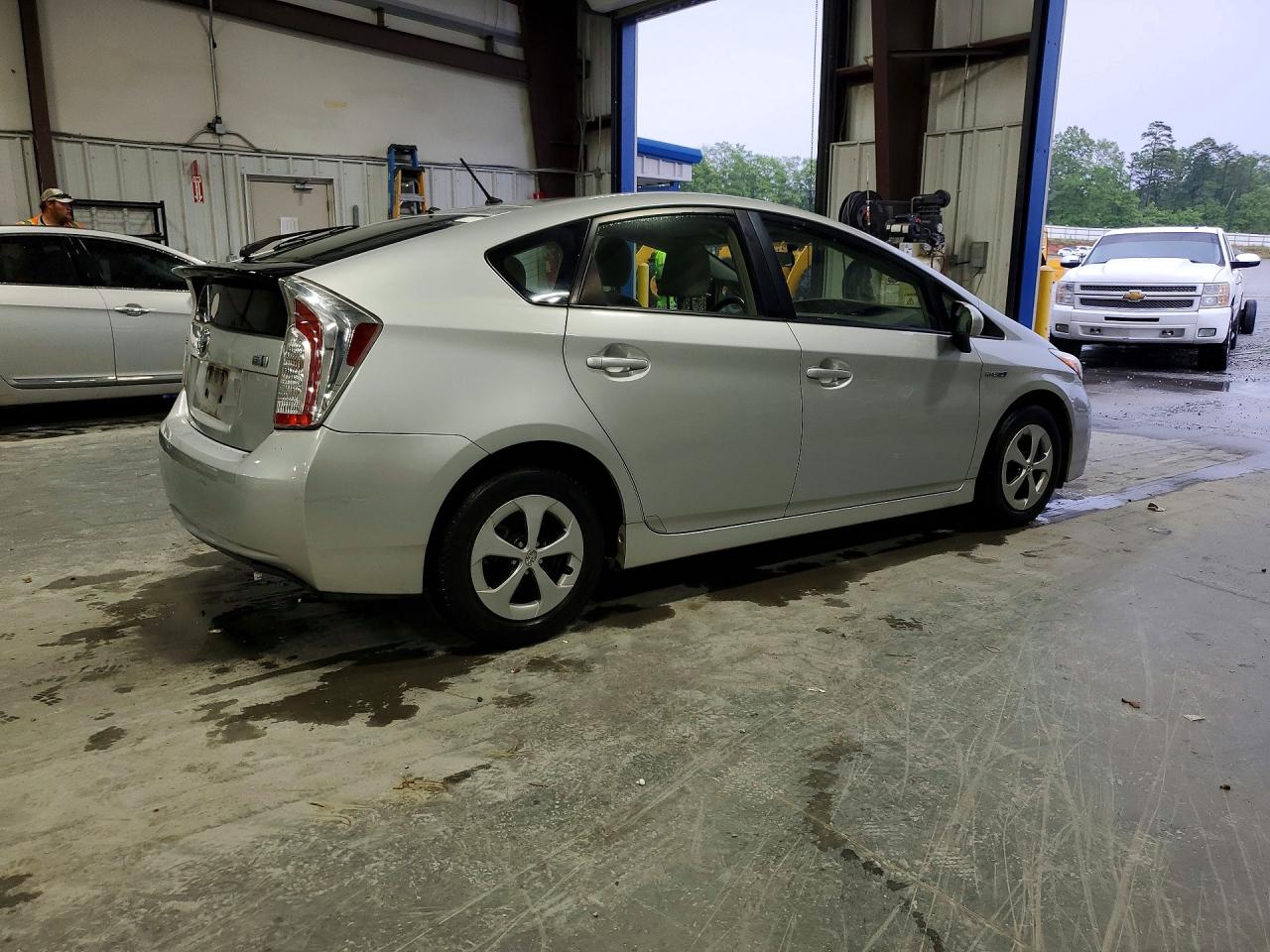2015 TOYOTA PRIUS TWO photo 7