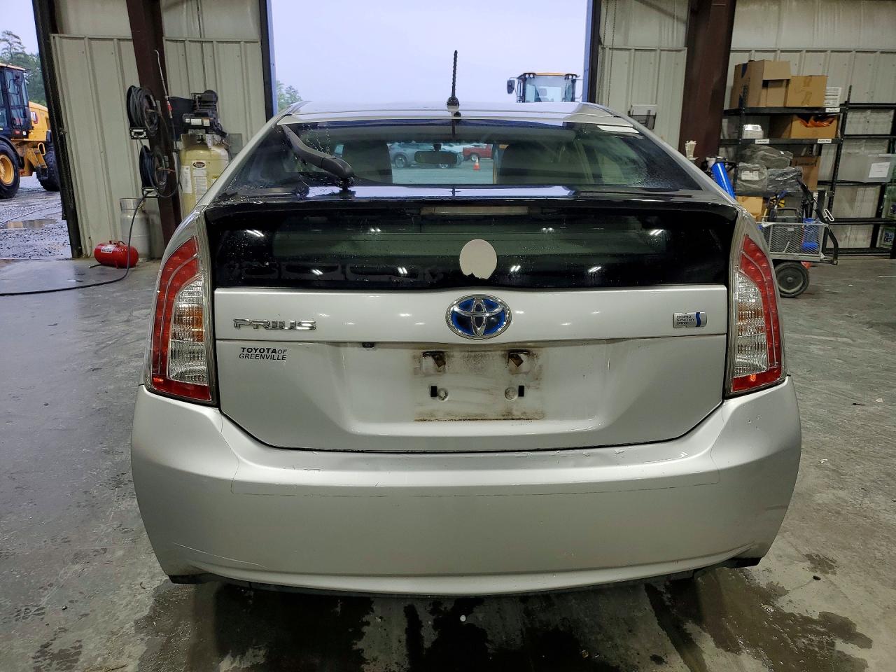 2015 TOYOTA PRIUS TWO photo 16