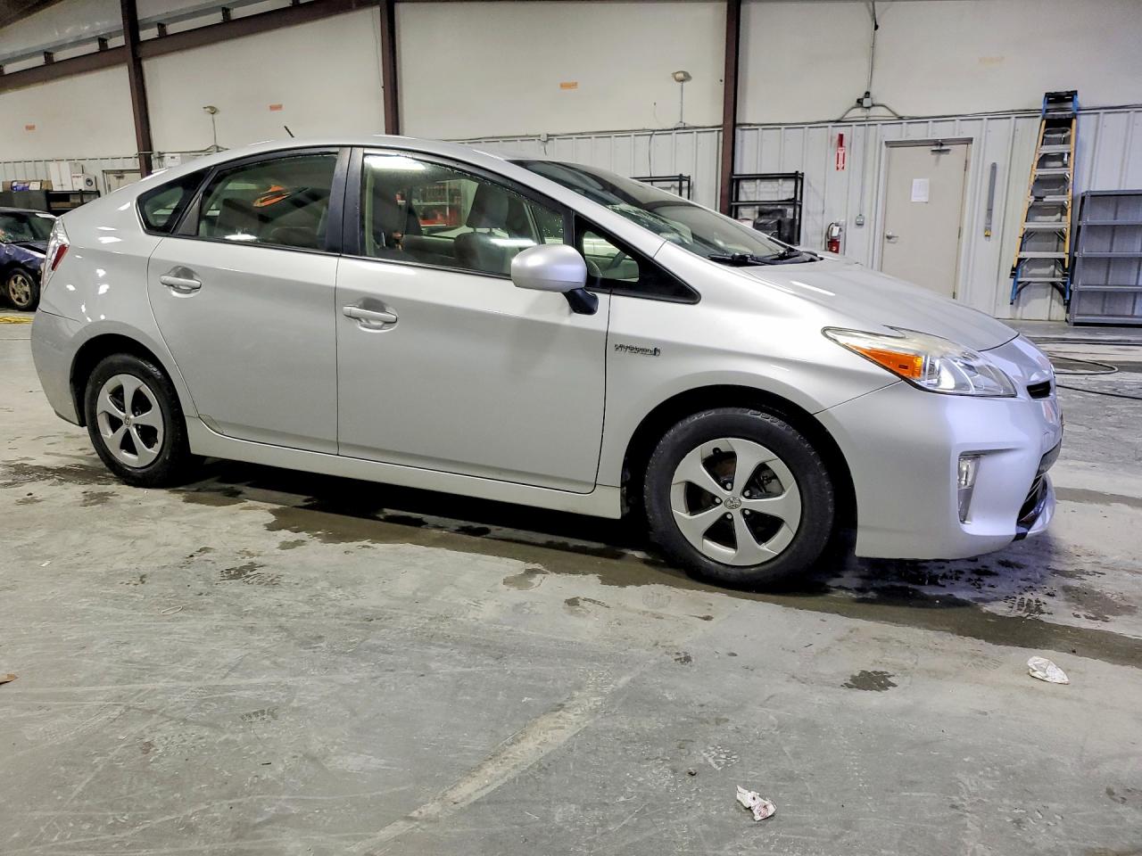2015 TOYOTA PRIUS TWO photo 10