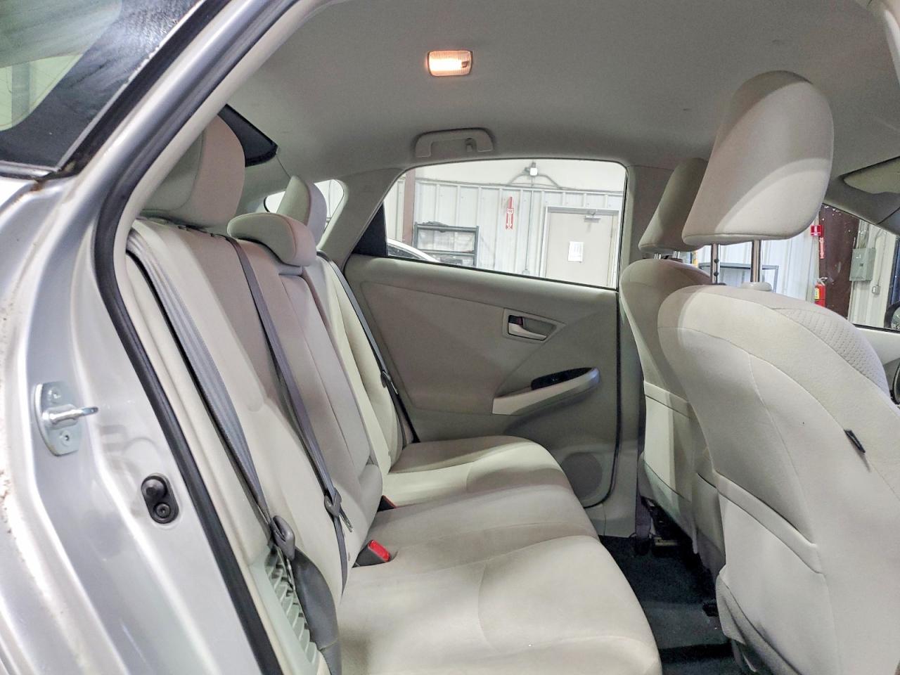2015 TOYOTA PRIUS TWO photo 28