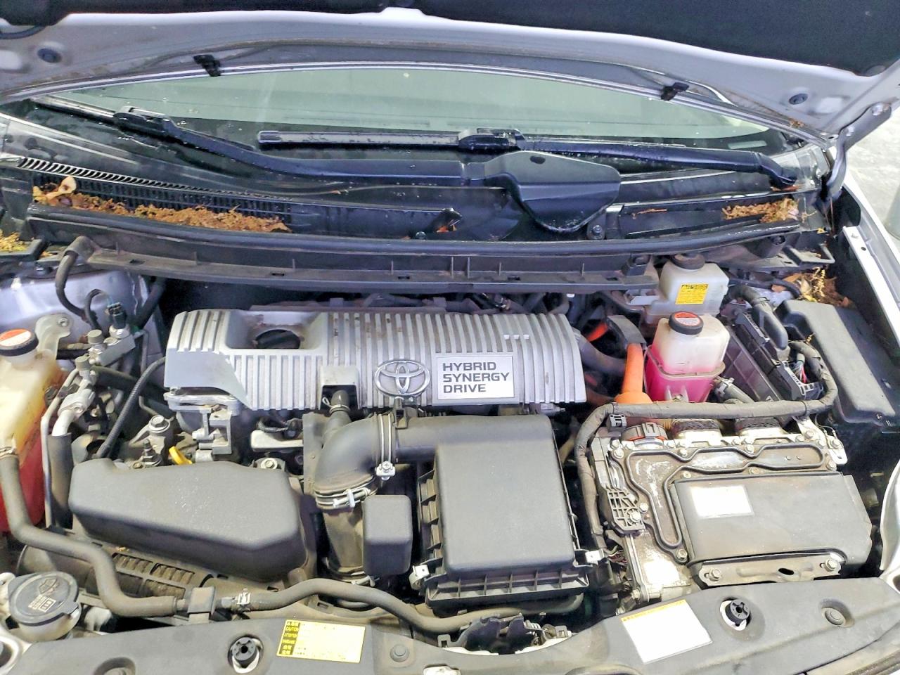 2015 TOYOTA PRIUS TWO photo 31