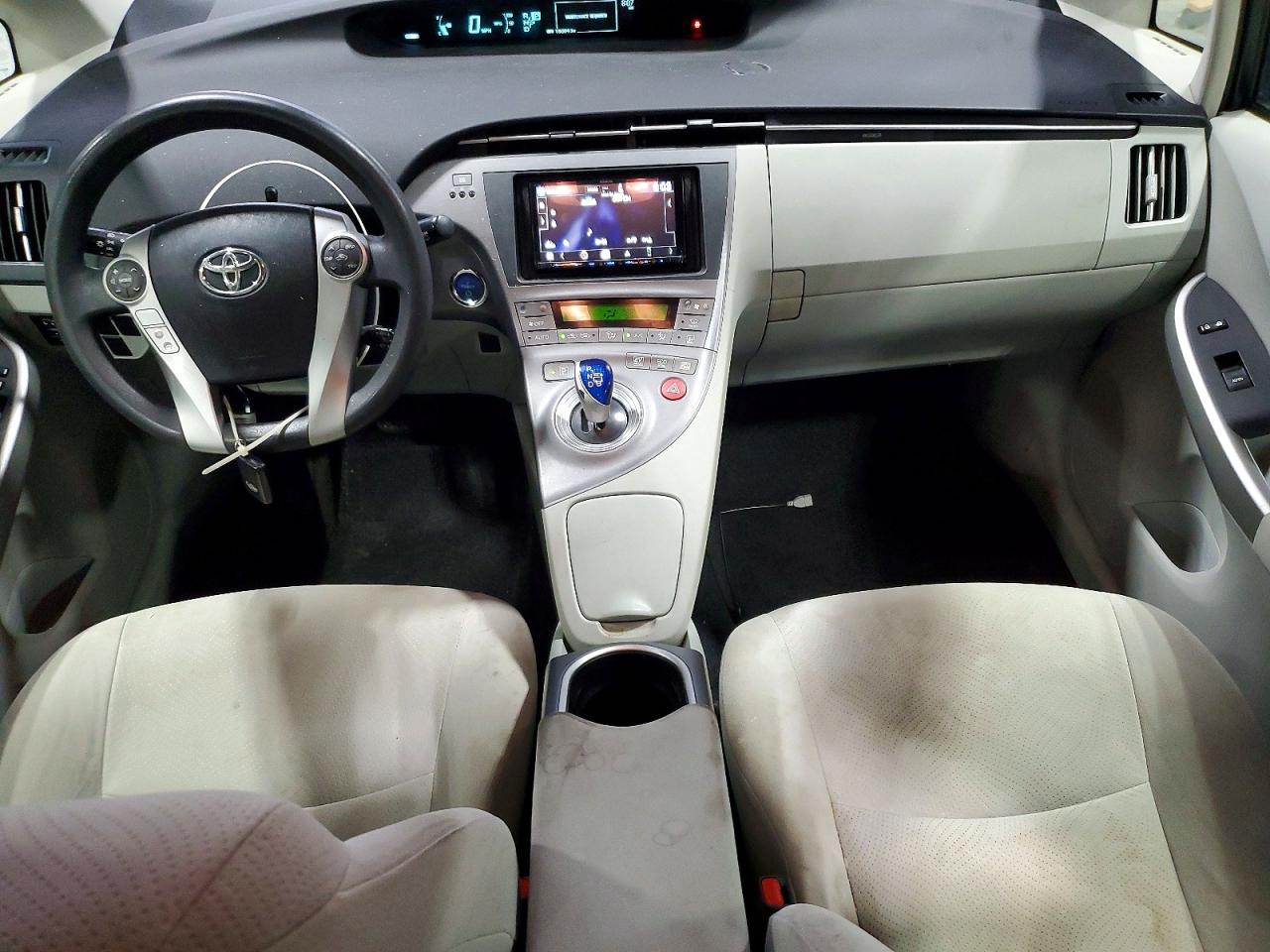2015 TOYOTA PRIUS TWO photo 22