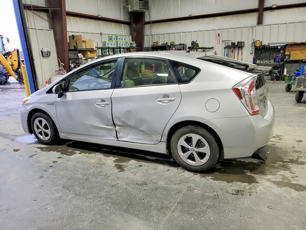 2015 TOYOTA PRIUS TWO photo 4