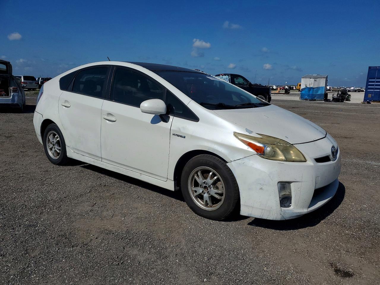 2010 TOYOTA PRIUS III photo 10