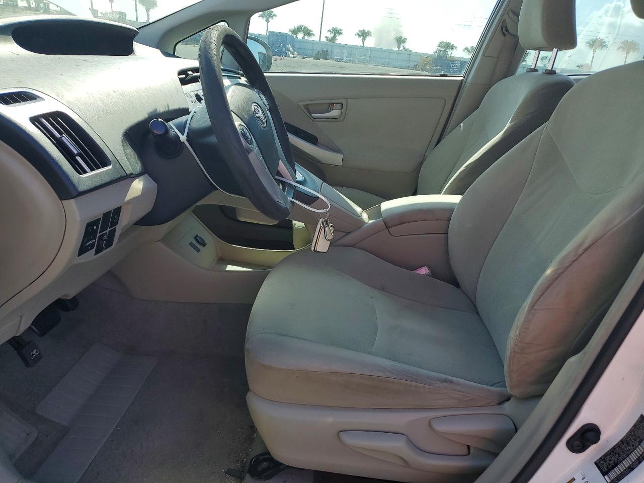 2010 TOYOTA PRIUS III photo 19