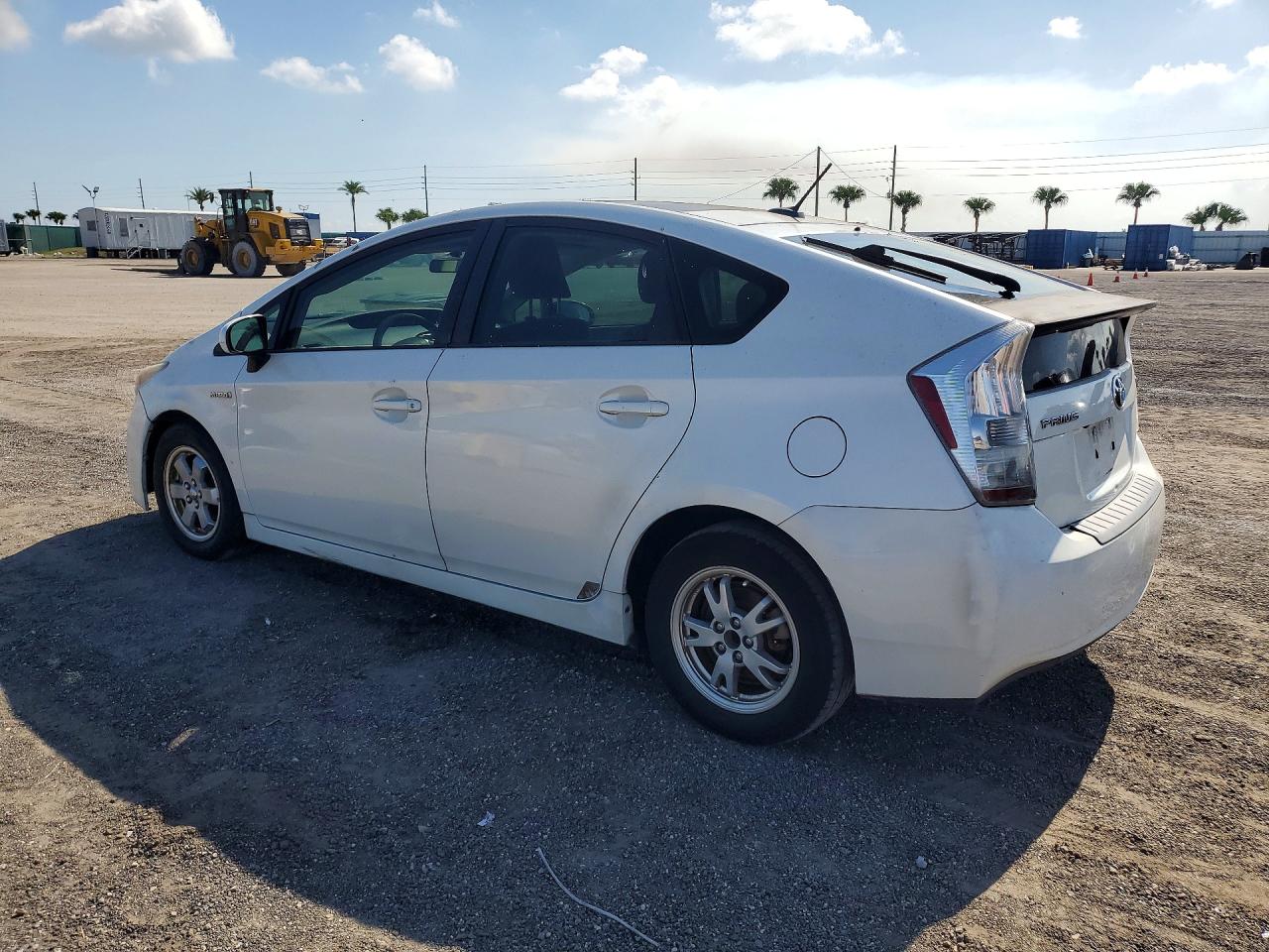 2010 TOYOTA PRIUS III photo 4