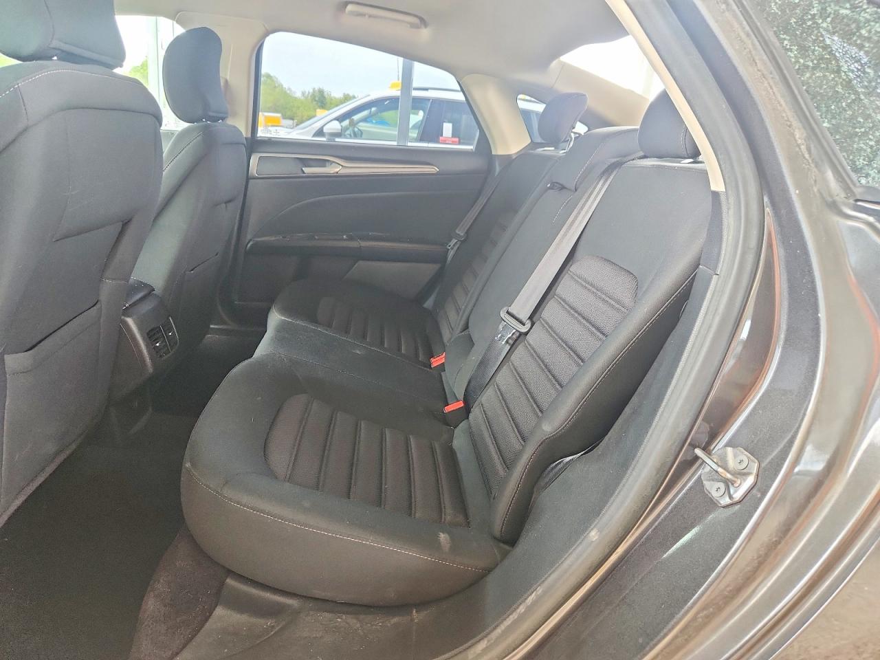 2017 FORD FUSION SE photo 19
