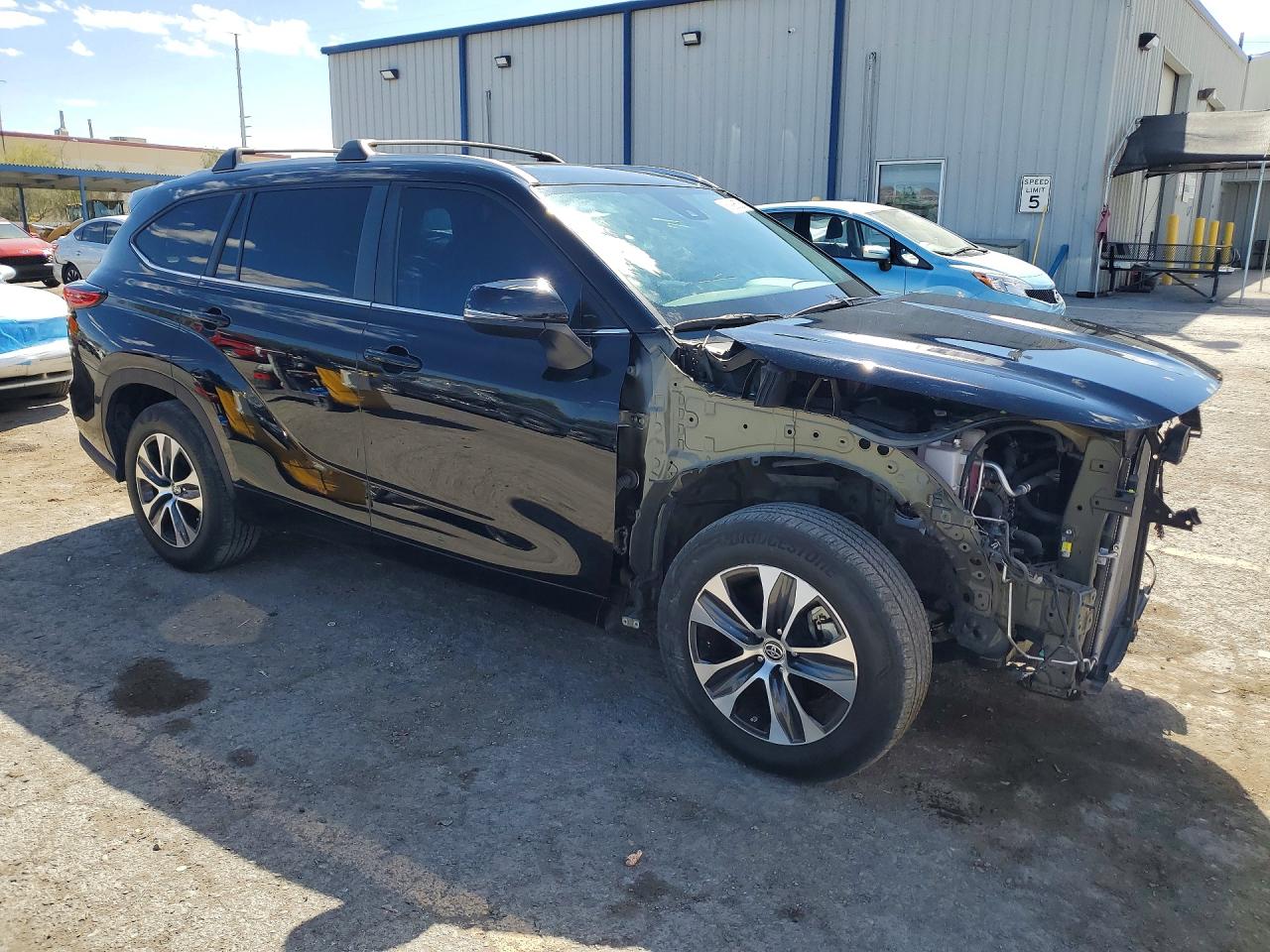 2023 TOYOTA HIGHLANDER XLE photo 7