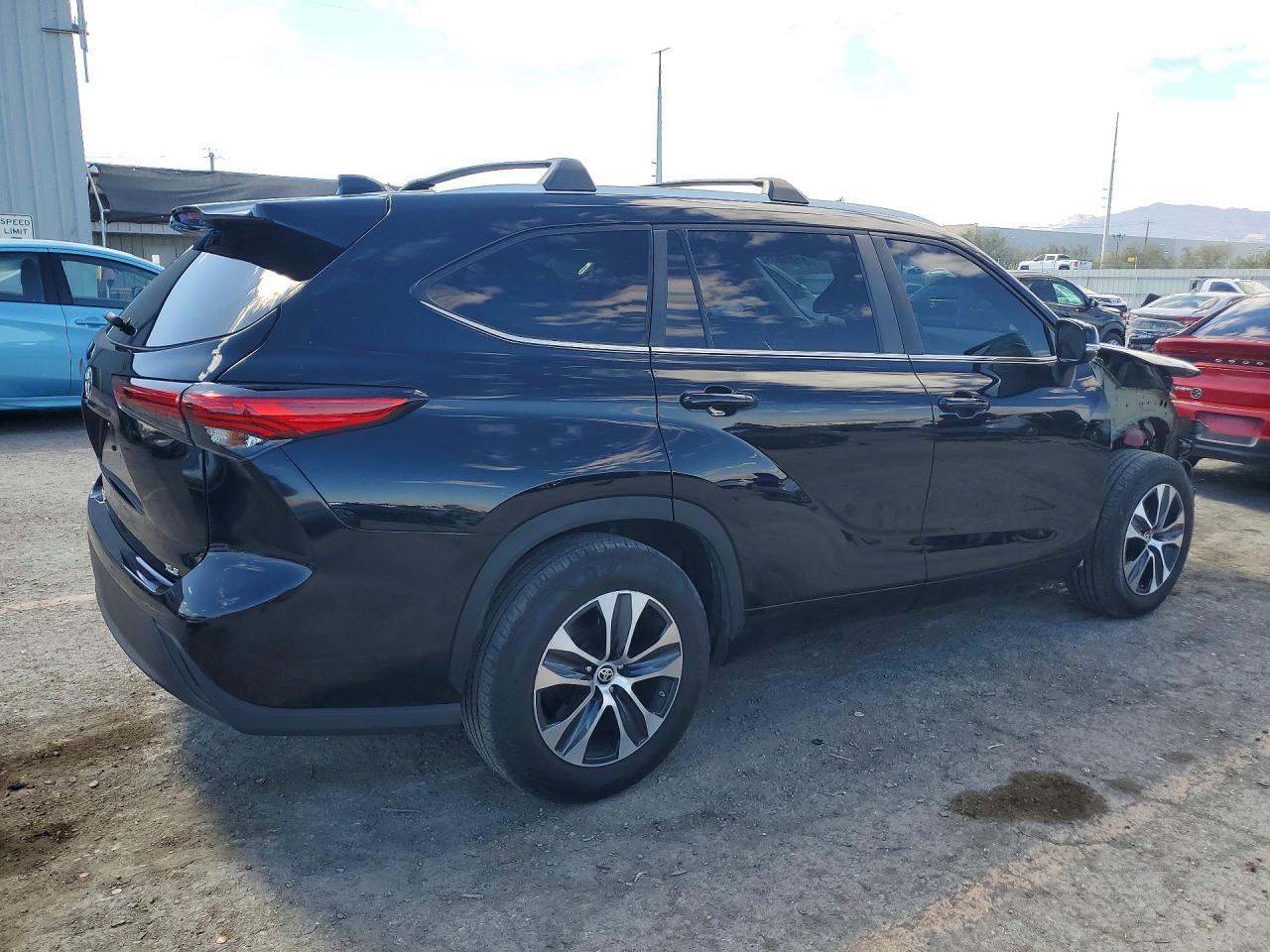 2023 TOYOTA HIGHLANDER XLE photo 5