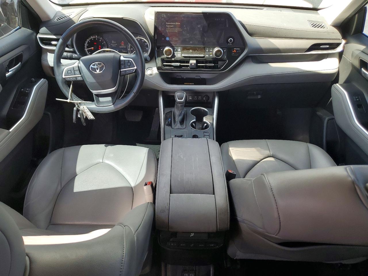 2023 TOYOTA HIGHLANDER XLE photo 15