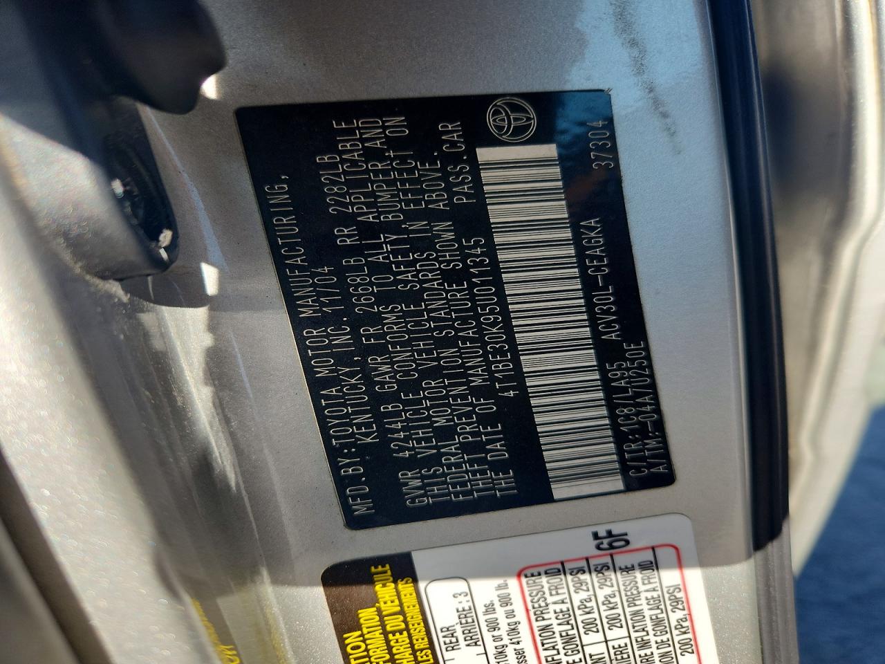 2005 TOYOTA CAMRY XLE photo 25
