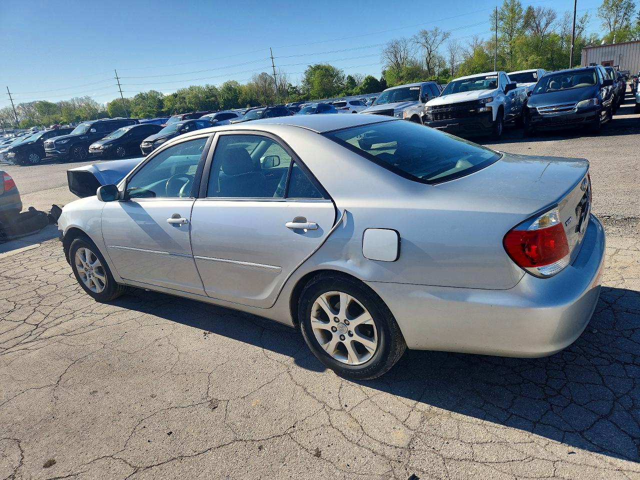 2005 TOYOTA CAMRY XLE photo 3