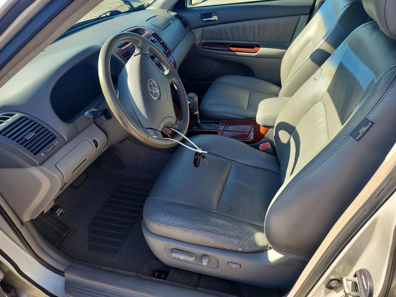 2005 TOYOTA CAMRY XLE photo 13