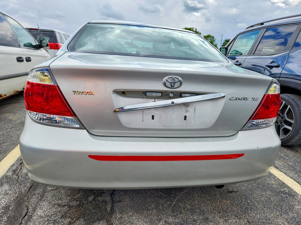 2005 TOYOTA CAMRY XLE photo 11