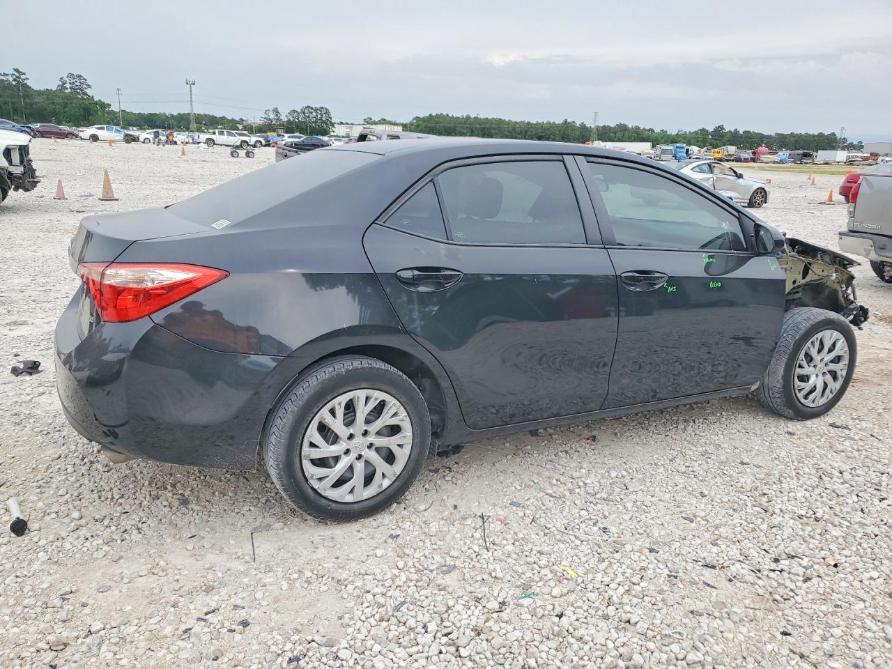 2018 TOYOTA COROLLA LE photo 5