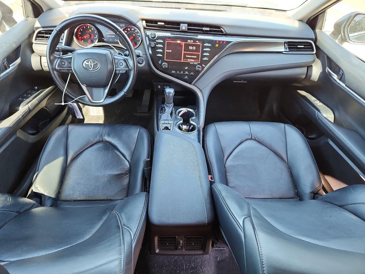 2019 TOYOTA CAMRY XSE photo 8