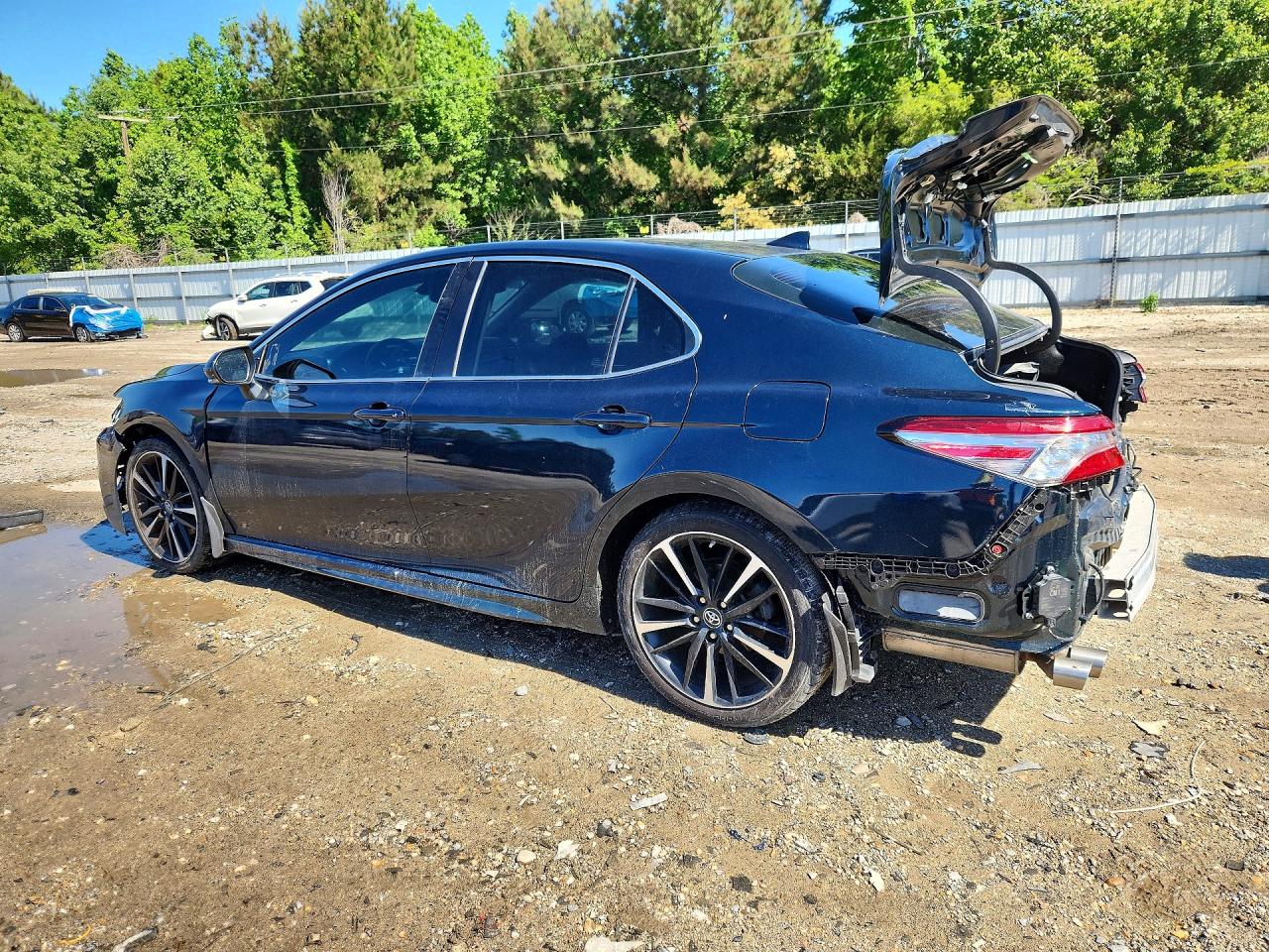 2019 TOYOTA CAMRY XSE photo 2