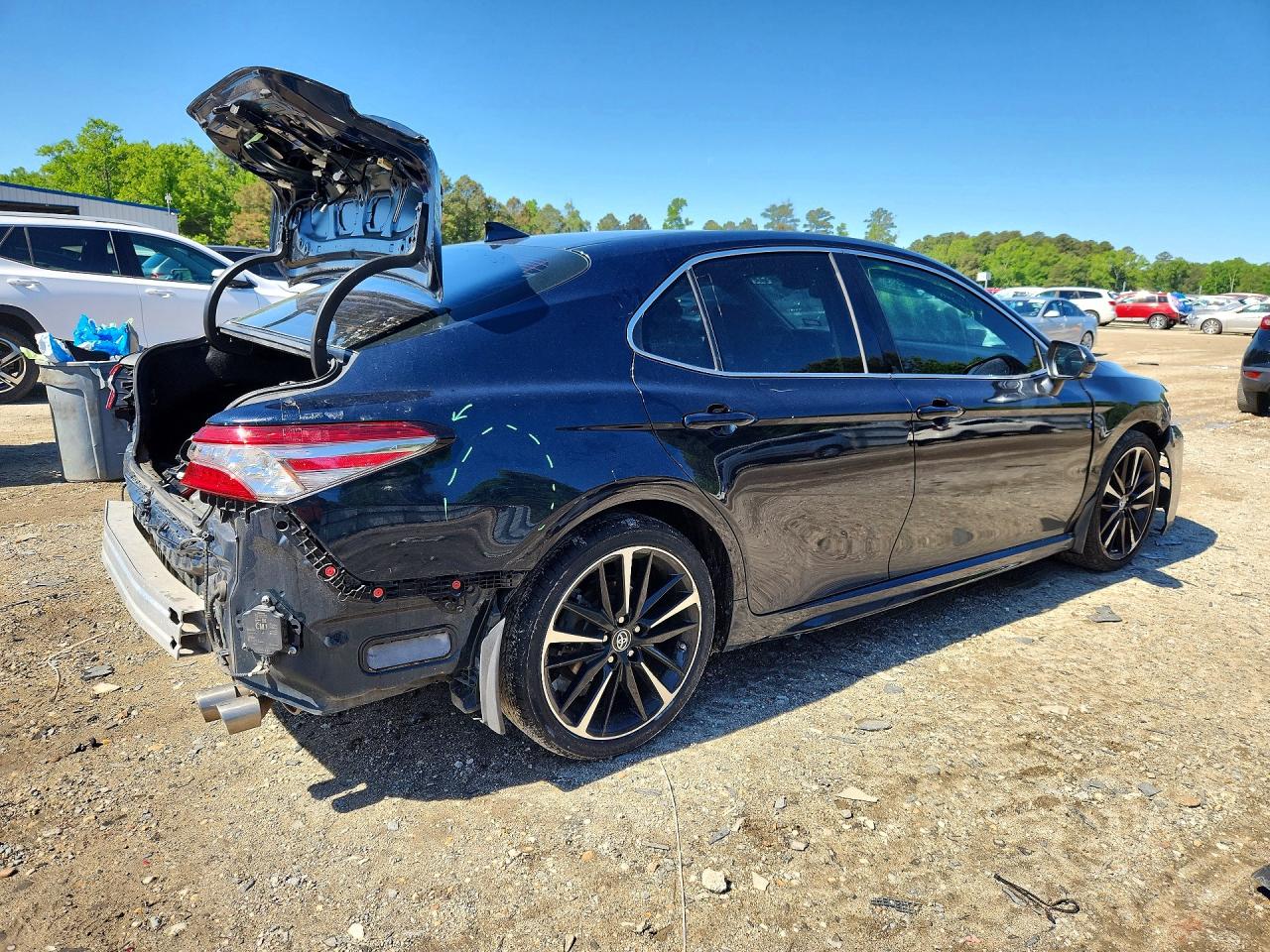 2019 TOYOTA CAMRY XSE photo 3