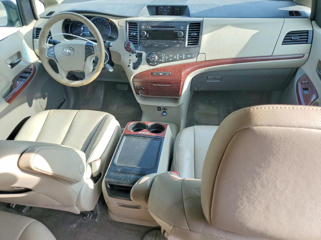 2014 TOYOTA SIENNA XLE 8-PASSENGER photo 15