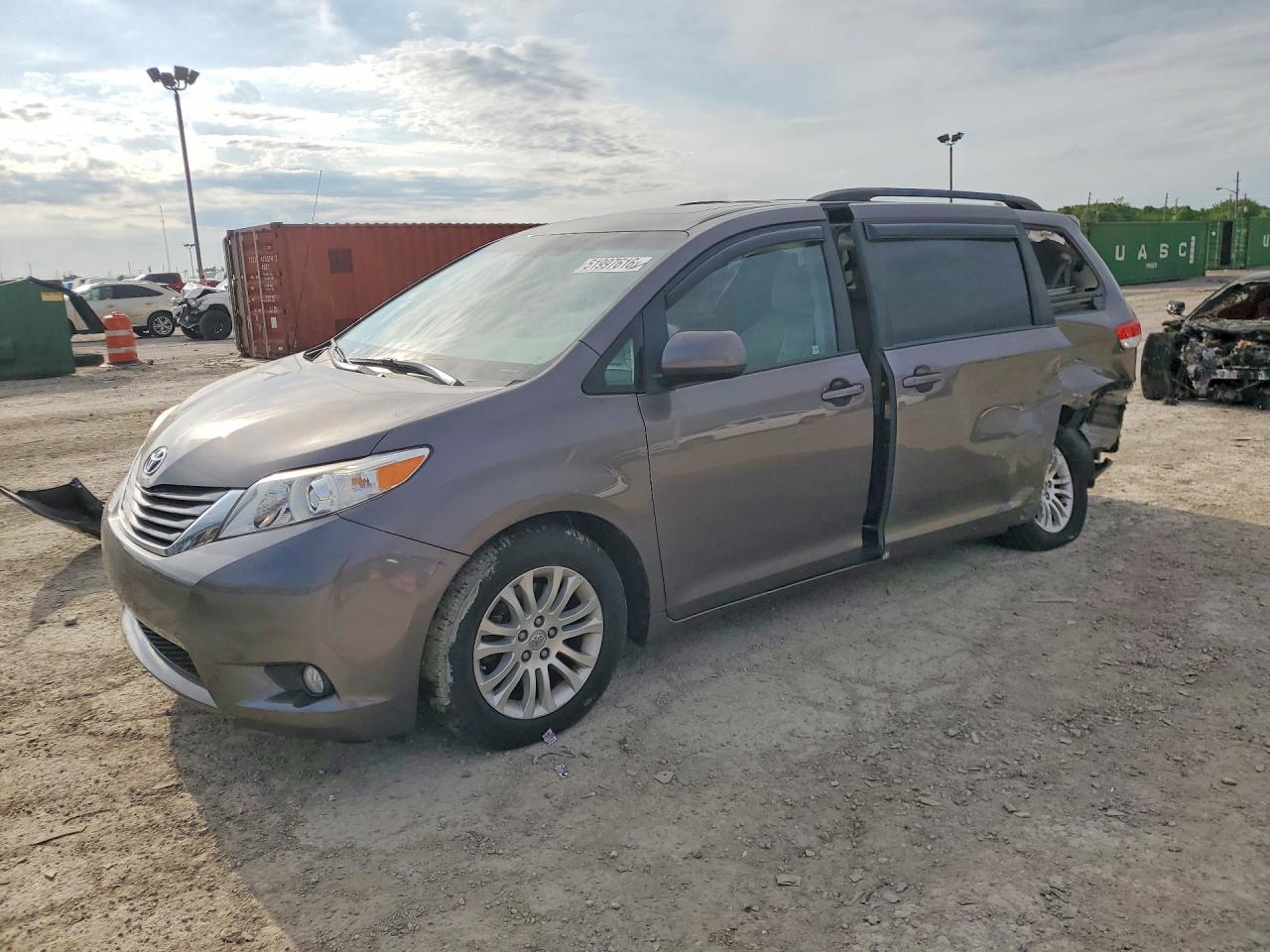 2014 TOYOTA SIENNA