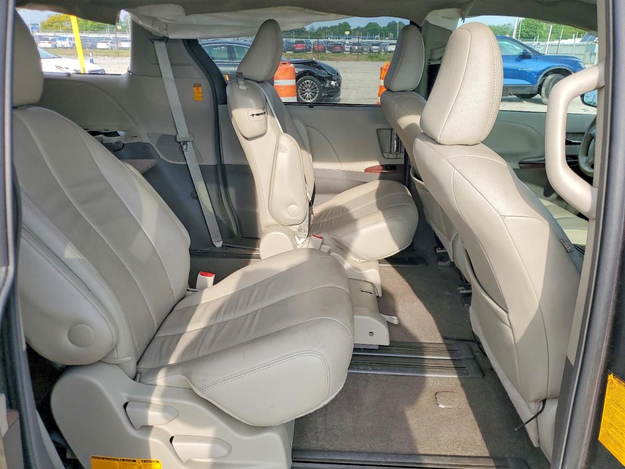 2014 TOYOTA SIENNA XLE 8-PASSENGER photo 21