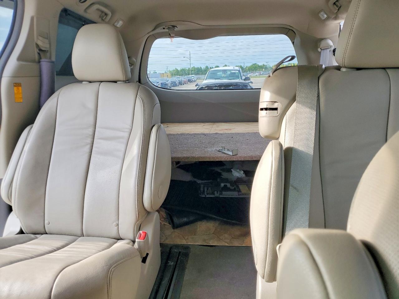 2014 TOYOTA SIENNA XLE 8-PASSENGER photo 19