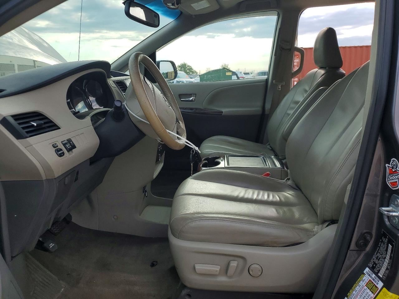2014 TOYOTA SIENNA XLE 8-PASSENGER photo 13