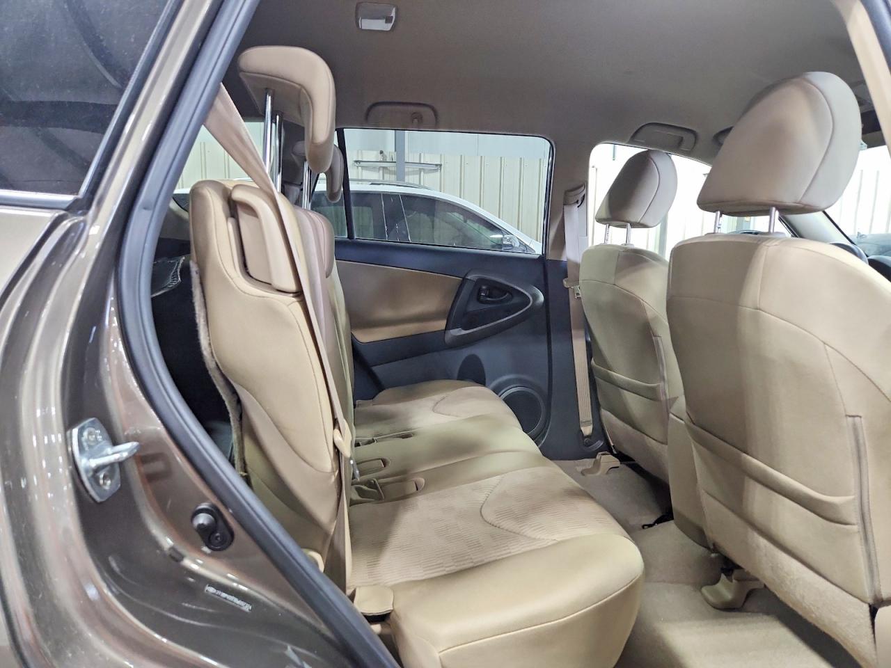 2011 TOYOTA RAV4 BASE photo 11