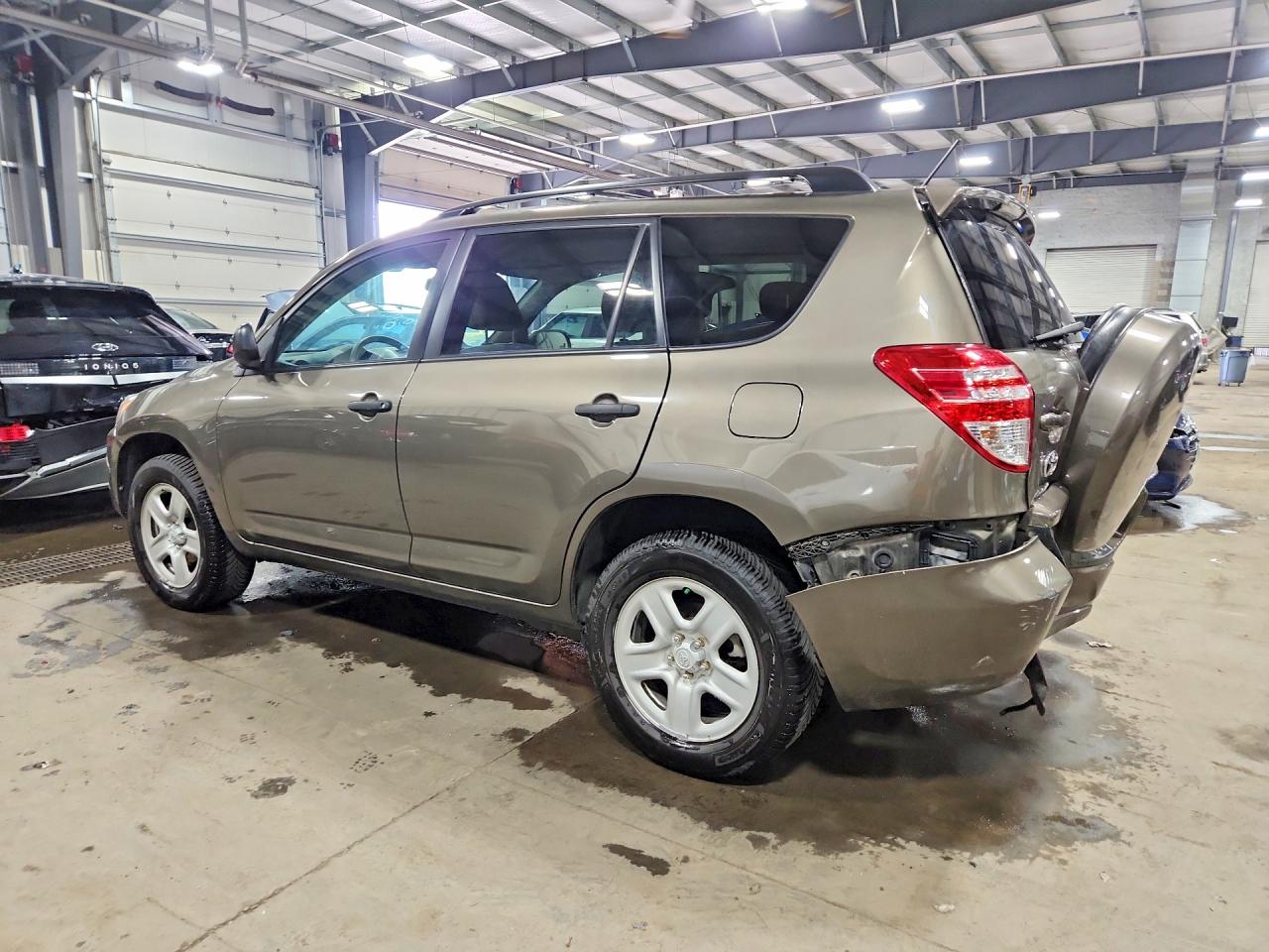 2011 TOYOTA RAV4 BASE photo 2