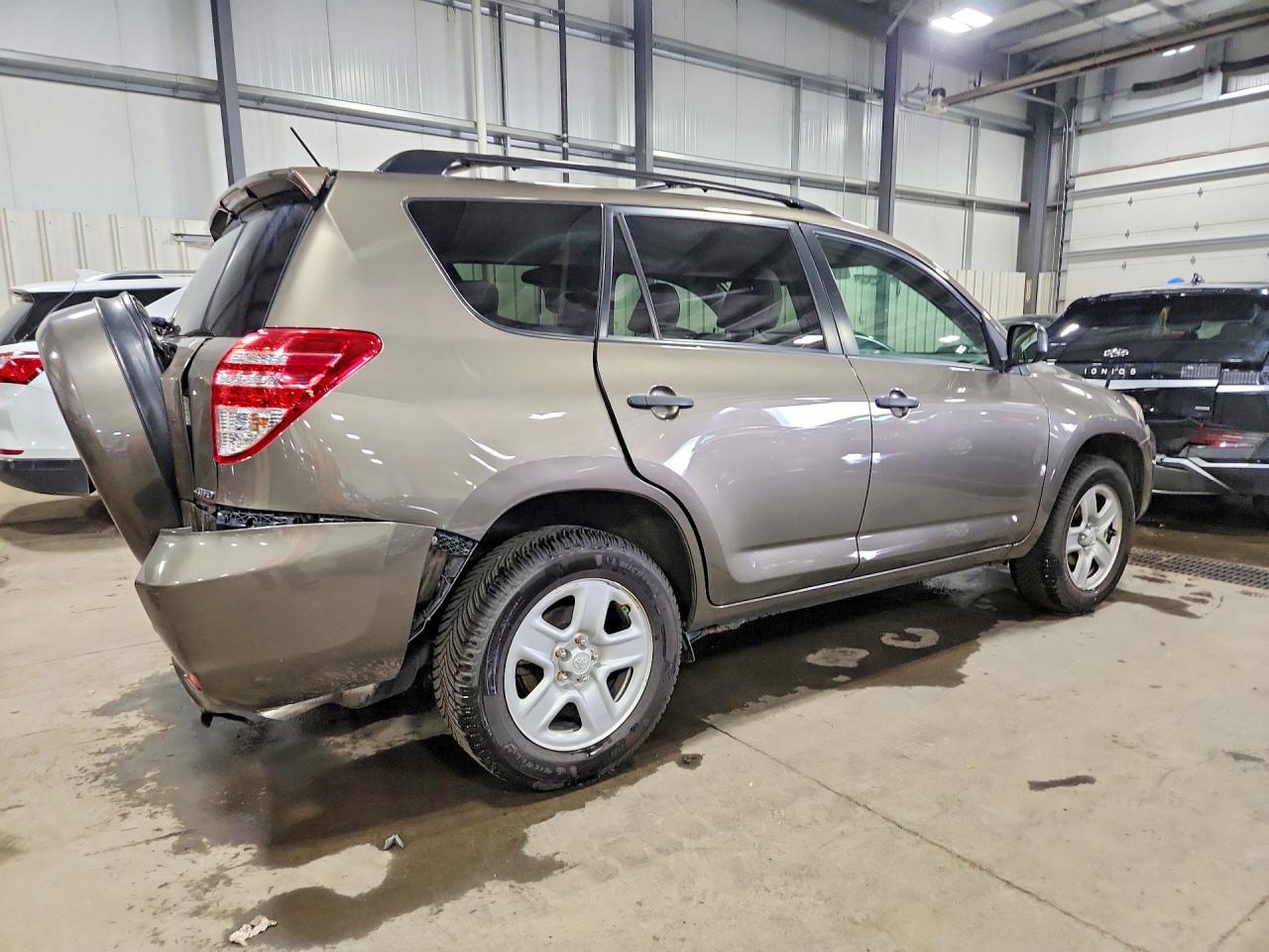 2011 TOYOTA RAV4 BASE photo 3