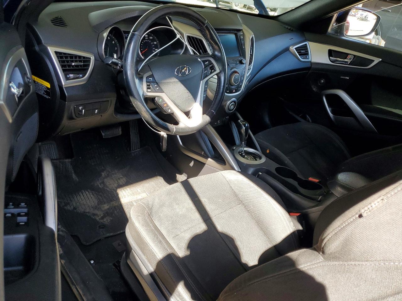 2017 HYUNDAI VELOSTER VALUE EDITION photo 15