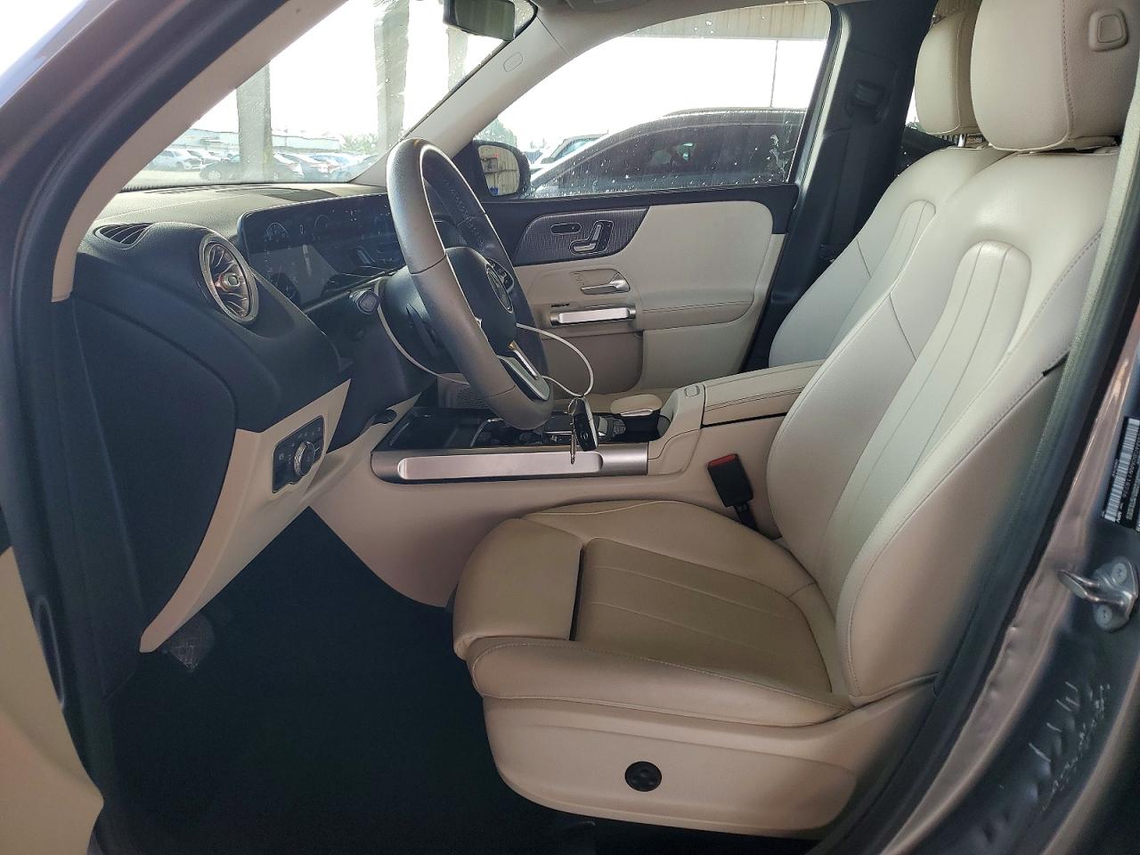 2021 MERCEDES-BENZ GLB 250 photo 13