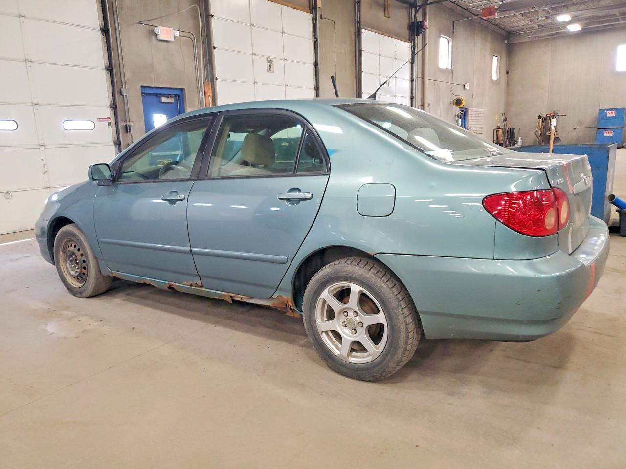 2005 TOYOTA COROLLA LE photo 3