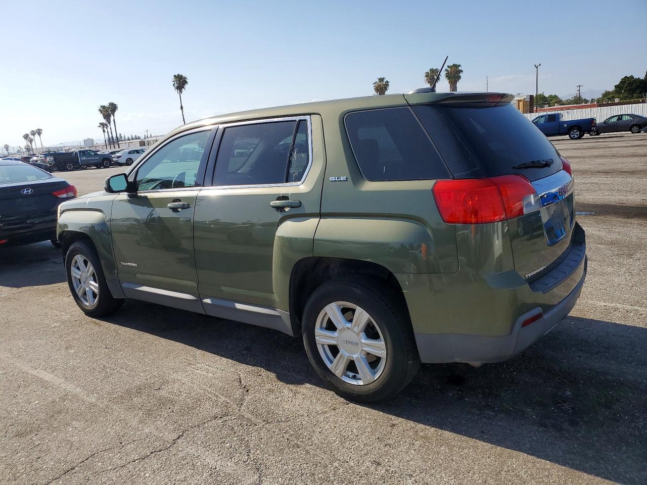 2015 GMC TERRAIN SLE photo 3