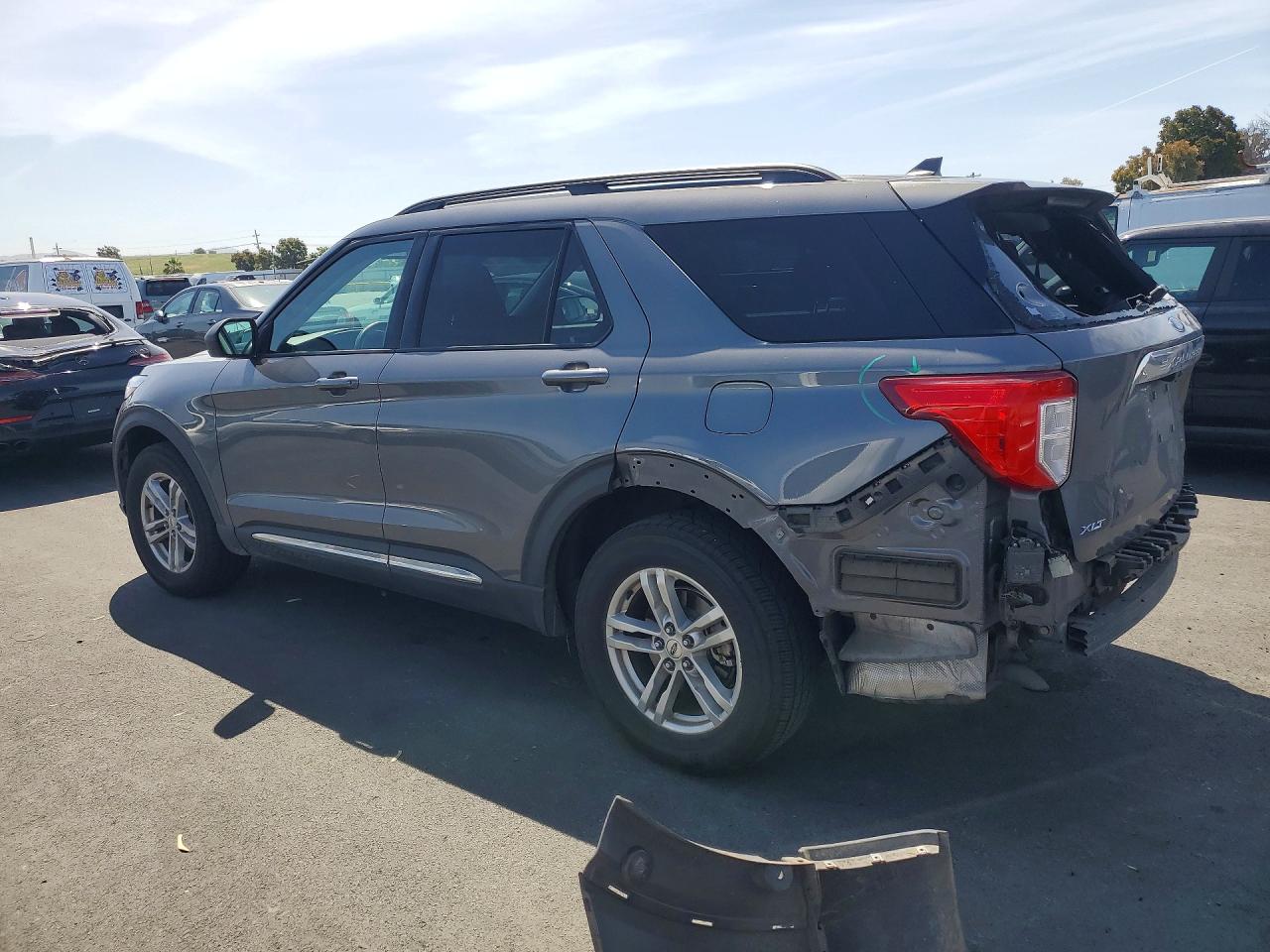 2021 FORD EXPLORER XLT photo 3