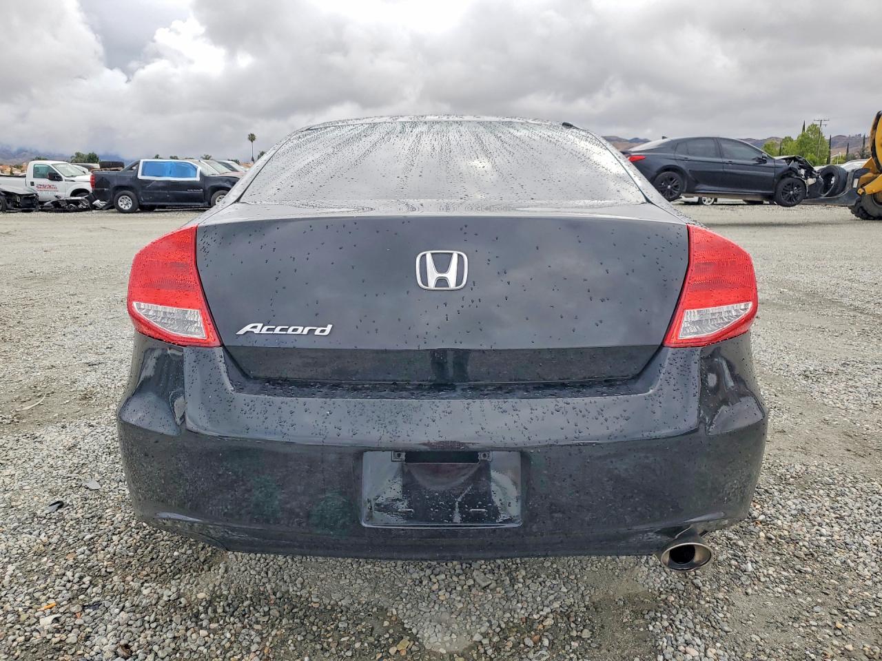 2012 HONDA ACCORD LX photo 11