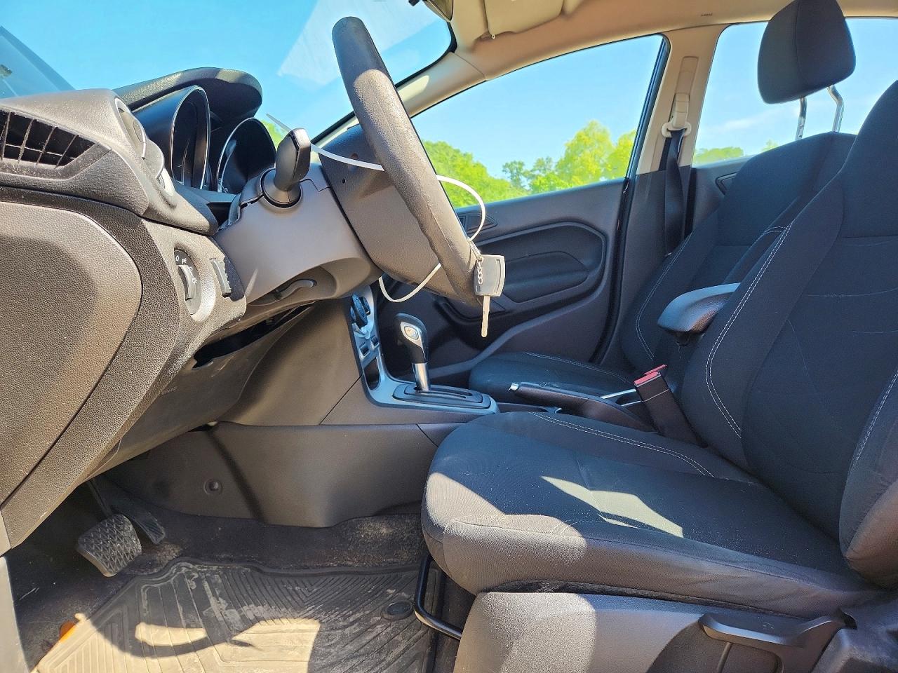 2018 FORD FIESTA SE photo 19