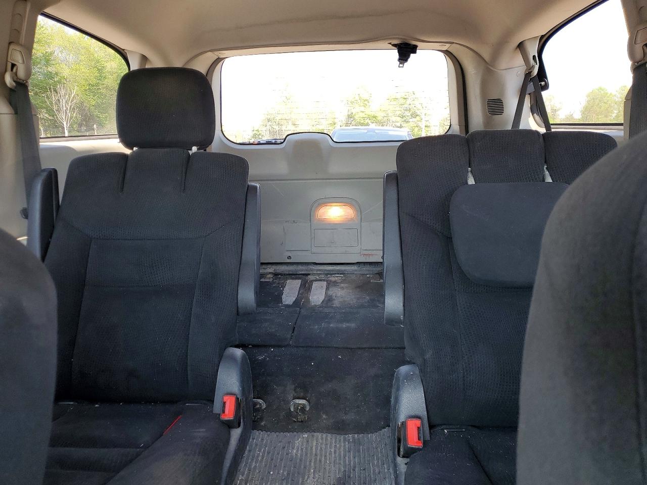 2015 DODGE GRAND CARAVAN SE photo 28